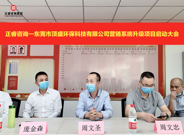 總經(jīng)理周文圣（左）、副總經(jīng)理周文忠（右）