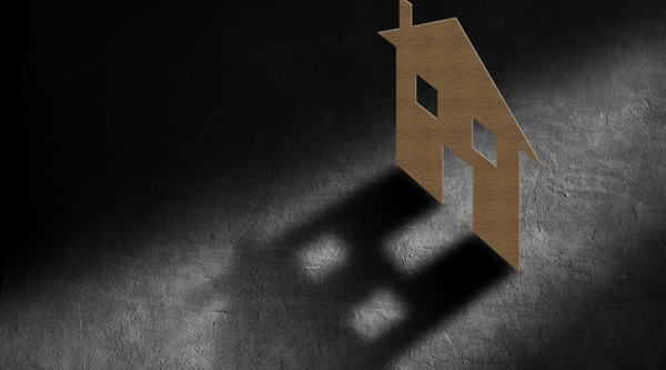 重慶傳統(tǒng)行業(yè)塌方，罪魁禍?zhǔn)拙故欠績r？