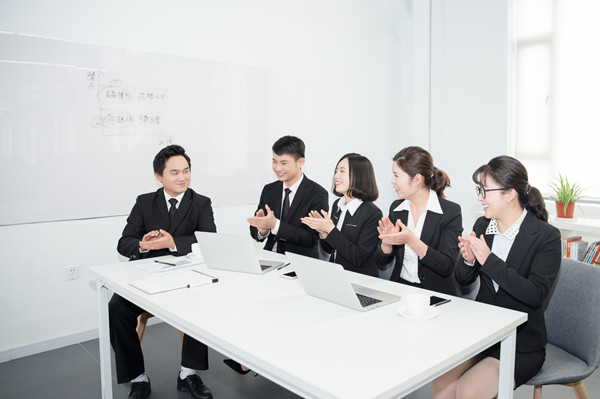 集團(tuán)人才梯隊(duì)建設(shè)：培養(yǎng)核心人才，提升企業(yè)競(jìng)爭(zhēng)力