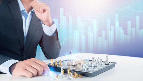 全面評估戰(zhàn)略風險，及時調(diào)整戰(zhàn)略方向