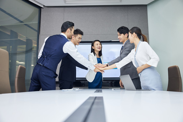 如何通過人力資源管理計劃支持年度經(jīng)營計劃？