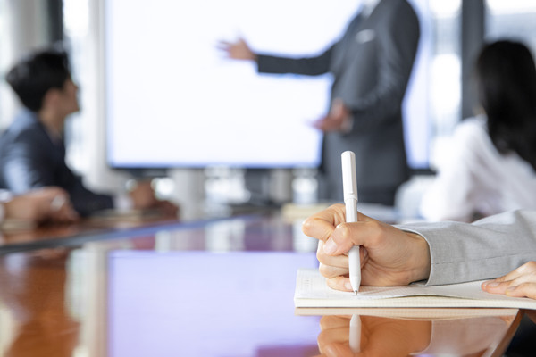 績效輔導：為員工提供指導和支持，促進員工發(fā)展