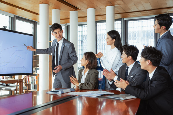 優(yōu)化組織內部協(xié)同與溝通機制，提高組織效率和執(zhí)行力