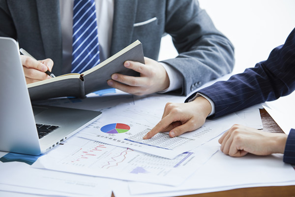 及時調(diào)整：根據(jù)反饋和評估，及時優(yōu)化戰(zhàn)略