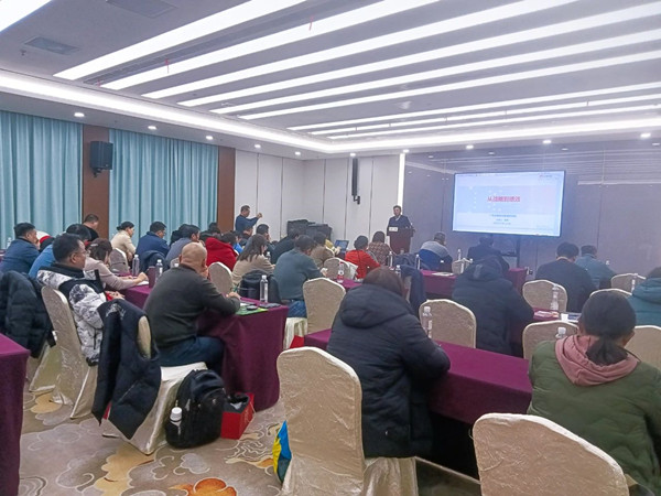 無錫市社區(qū)商會(huì)——勤新商會(huì)攜手正睿咨詢集團(tuán)為企業(yè)家賦能充電！