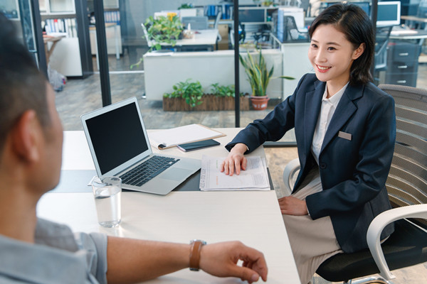 以客戶為中心的績效管理：關(guān)注客戶需求，提升客戶滿意度