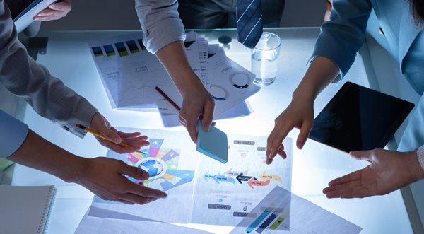 績(jī)效考核與反饋：及時(shí)反饋，指導(dǎo)改進(jìn)