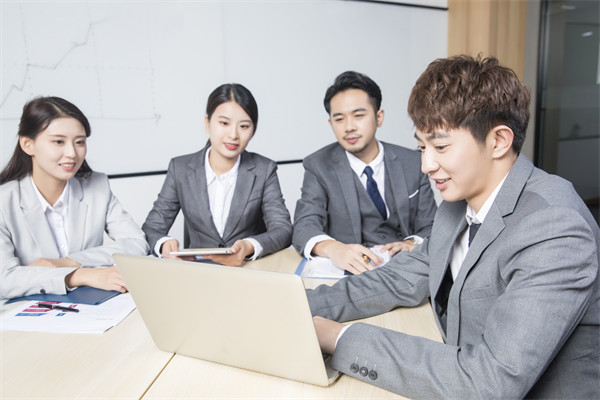 薪酬與員工發(fā)展：促進(jìn)員工成長，提高工作動(dòng)力