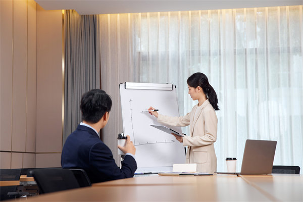 創(chuàng)新薪酬管理模式，構(gòu)建高效激勵與留任新機制