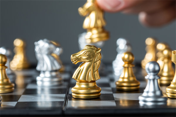 結(jié)合實際，談?wù)勂髽I(yè)在戰(zhàn)略薪酬設(shè)計時要注意哪些問題？