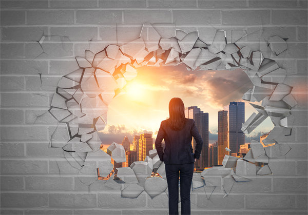 要實現(xiàn)公司發(fā)展目標，組織變革應該注意解決什么問題？