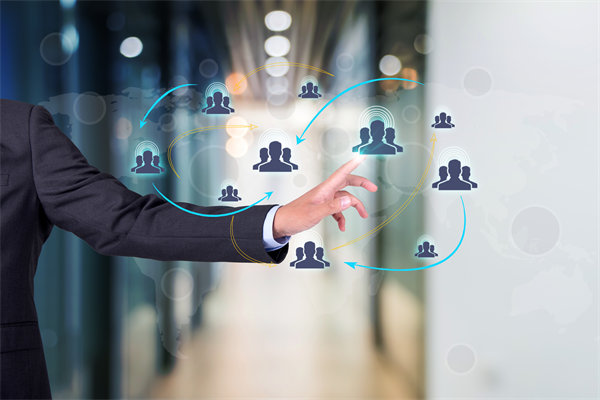 企業(yè)的戰(zhàn)略是精心設(shè)計(jì)的，還是臨機(jī)應(yīng)變的？