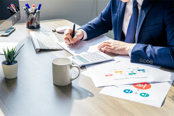 如何科學(xué)設(shè)定年度經(jīng)營目標以引領(lǐng)企業(yè)穩(wěn)健增長？