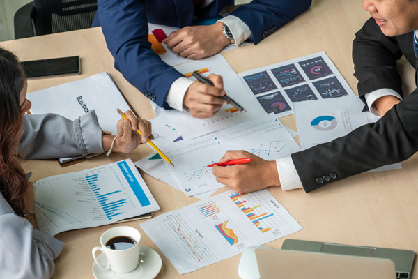 如何構(gòu)建有效的集團(tuán)風(fēng)險管理框架，應(yīng)對不確定性？