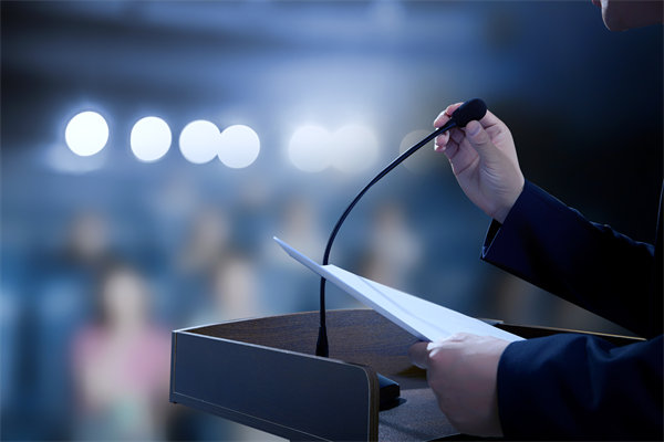 績效管理中，如何有效反饋以促進(jìn)員工持續(xù)改進(jìn)與成長？