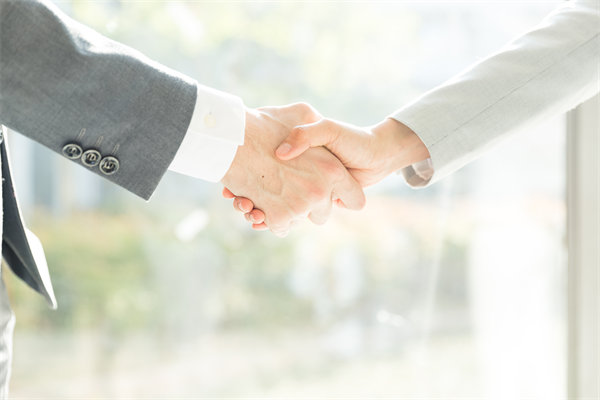 在戰(zhàn)略規(guī)劃實施中，如何確保資源有效配置與利用？