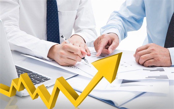 面對(duì)團(tuán)隊(duì)多樣性，如何制定個(gè)性化的績(jī)效提升計(jì)劃？