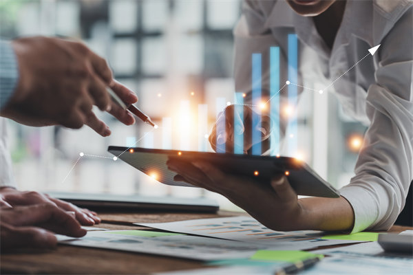 年度經(jīng)營計劃中，如何強(qiáng)化成本控制與提升運(yùn)營效率？