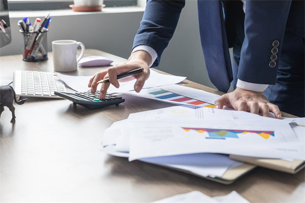 行業(yè)變革下，薪酬調(diào)整策略如何緊跟市場(chǎng)步伐？