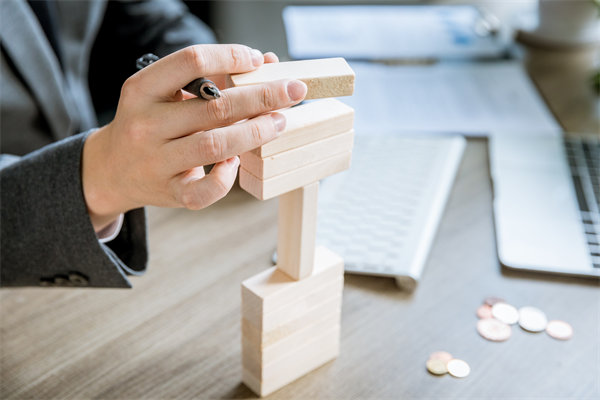 集團(tuán)管控如何平衡創(chuàng)新與穩(wěn)定，推動(dòng)可持續(xù)發(fā)展？