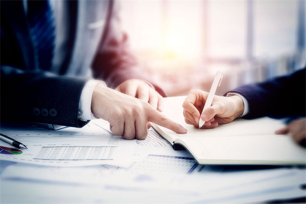 面對業(yè)績波動，企業(yè)如何靈活調(diào)整績效評價(jià)標(biāo)準(zhǔn)？