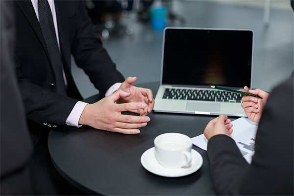 面對業(yè)績波動，企業(yè)如何靈活調(diào)整績效評價(jià)標(biāo)準(zhǔn)？