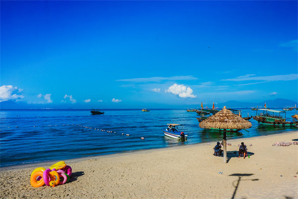 管理咨詢?nèi)绾螢榛葜萜髽I(yè)打造核心競爭力？具體策略是？