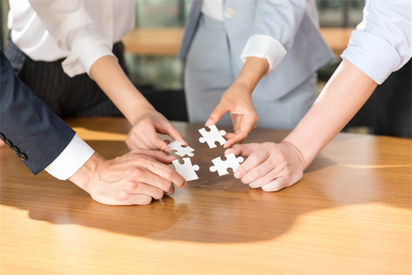 如何構(gòu)建全面的預(yù)算監(jiān)控體系，及時發(fā)現(xiàn)并糾正偏差？