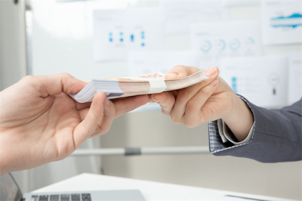 績效獎金與激勵機制如何設(shè)計，才能最大化激勵效果？