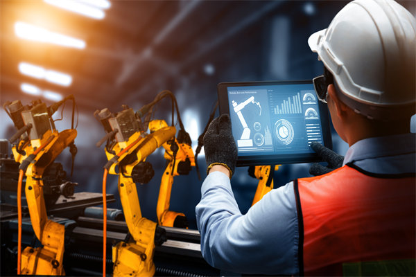 以科技創(chuàng)新驅(qū)動(dòng)產(chǎn)業(yè)發(fā)展，傳統(tǒng)制造業(yè)如何數(shù)字化轉(zhuǎn)型？