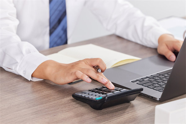 如何建立高效預(yù)警系統(tǒng)，及時(shí)應(yīng)對(duì)預(yù)算超支風(fēng)險(xiǎn)？