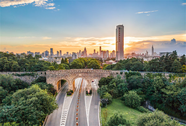 管理咨詢?nèi)绾沃δ暇┲行∑髽I(yè)突破發(fā)展瓶頸？