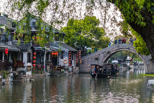 管理咨詢(xún)?nèi)绾沃μK州企業(yè)制定并執(zhí)行戰(zhàn)略規(guī)劃？