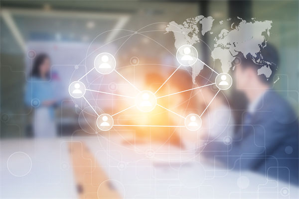 組織規(guī)劃中，如何確保戰(zhàn)略方向與市場需求一致？