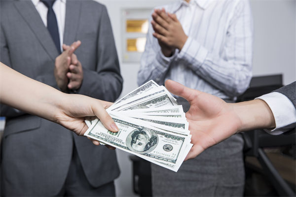 薪酬優(yōu)化時，如何評估員工貢獻與崗位價值？