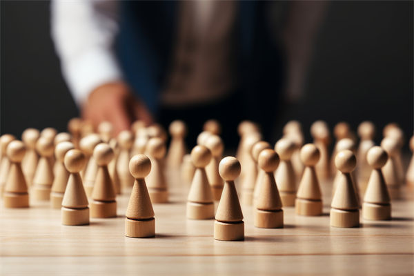 資源分配時(shí)，組織規(guī)劃如何平衡各部門需求與整體目標(biāo)？