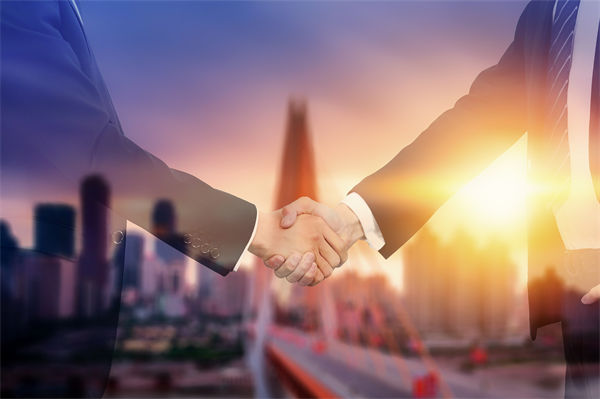 品牌戰(zhàn)略管理中，如何有效應(yīng)對(duì)市場(chǎng)變化與消費(fèi)者需求？