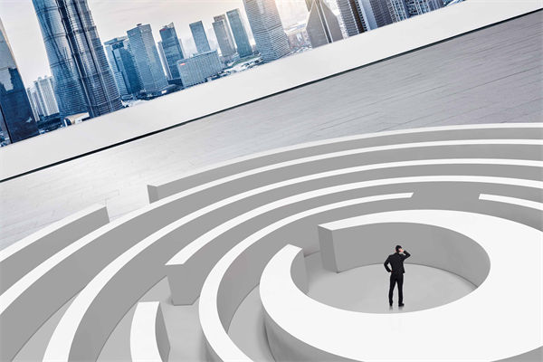 企業(yè)深陷困境，管理咨詢?nèi)绾我岳做侄未蚱瓢l(fā)展僵局？