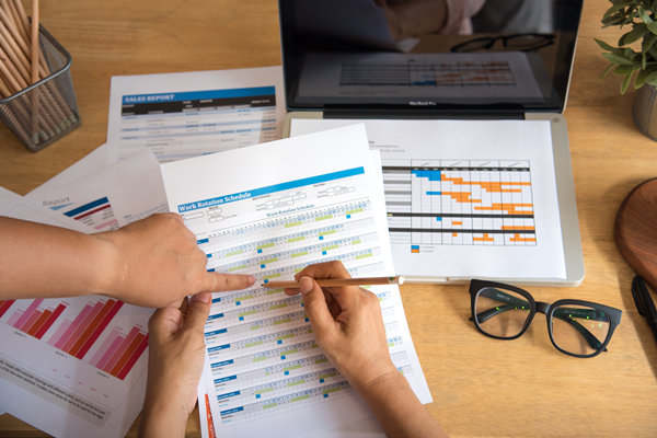 在薪酬績效管理中，如何融入員工個(gè)人發(fā)展計(jì)劃？