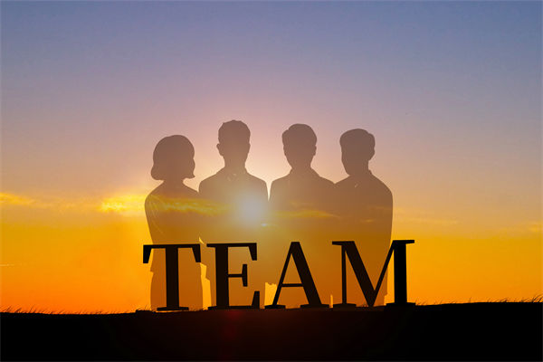 集團(tuán)管控咨詢?nèi)绾螏椭髽I(yè)構(gòu)建協(xié)同高效的管理團(tuán)隊？