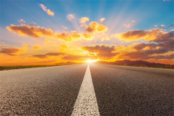 兩會(huì)熱議破解企業(yè)“生長痛”，對企業(yè)戰(zhàn)略管理有何啟示？