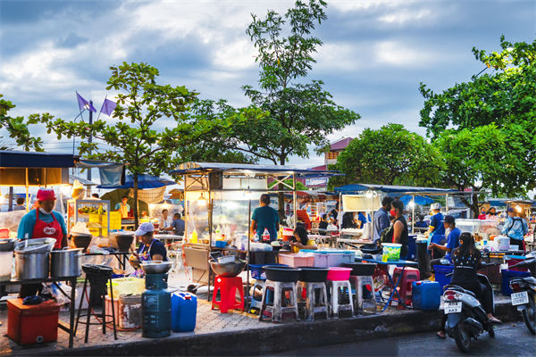 今年擴(kuò)消費(fèi)怎么干？各大企業(yè)如何根據(jù)政策發(fā)力？