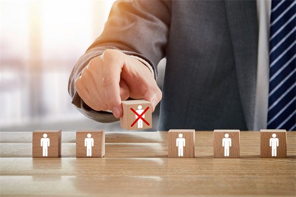 微軟在華外包公司一天裁員近2000人，人力資源管理怎么看？