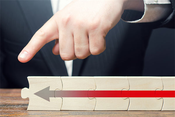 戰(zhàn)略執(zhí)行層層衰減，集團(tuán)管控如何確保目標(biāo)精準(zhǔn)落地？