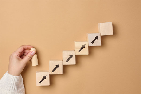 戰(zhàn)略目標層層分解后，部門協(xié)同為何反成內(nèi)耗根源？